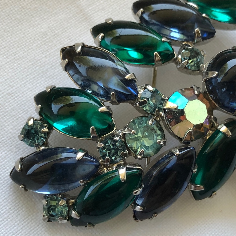 Vintage Weiss leaf cluster brooch blues, greens & turquoise